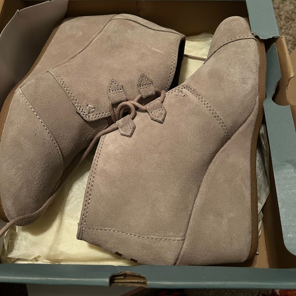 Toms Kala Desert Taupe Suede wedge
